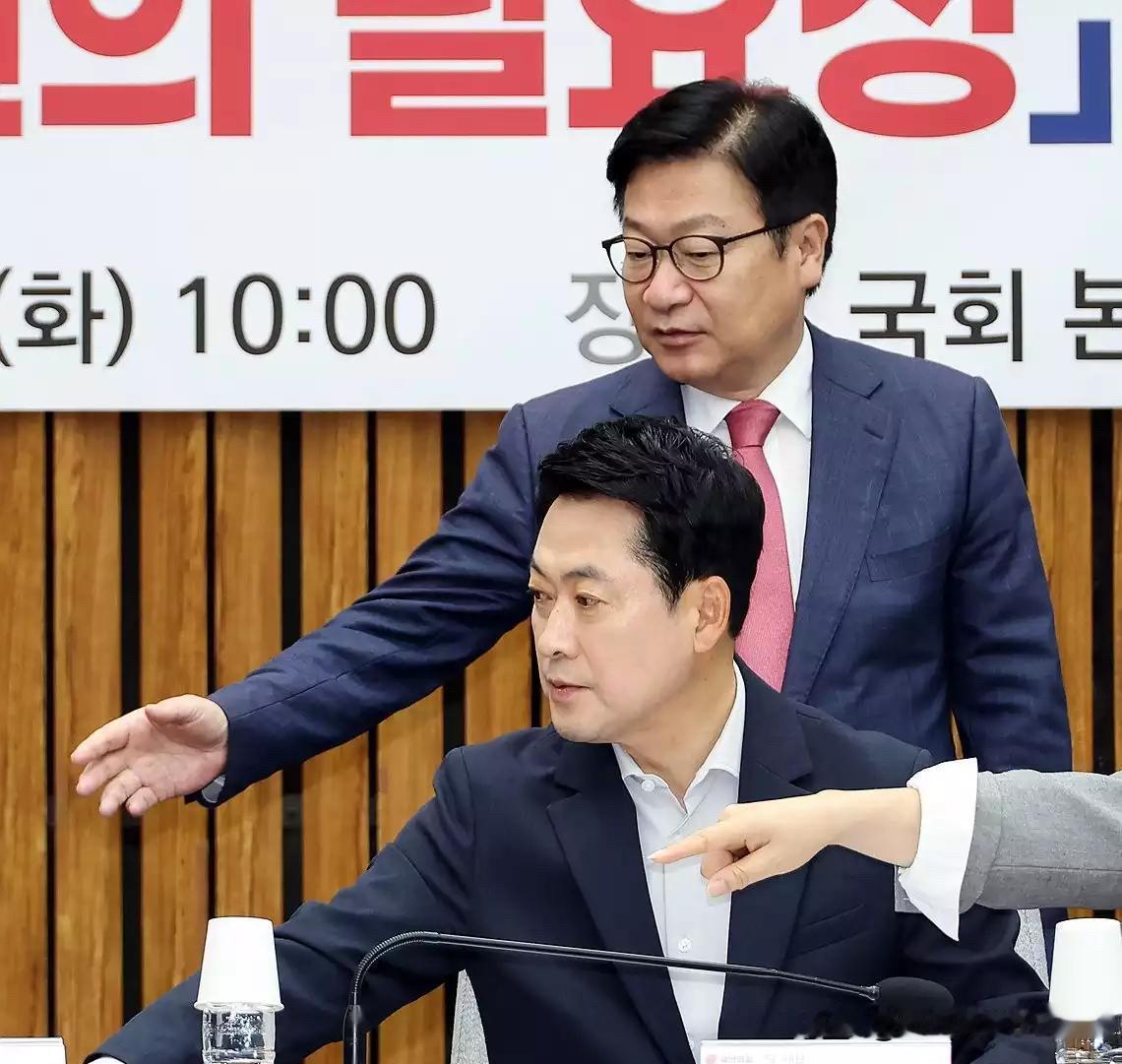 党内彻底撕裂！韩国民力量党难定张东赫去留，韩东勋复党被紧急搁置7月14日，韩