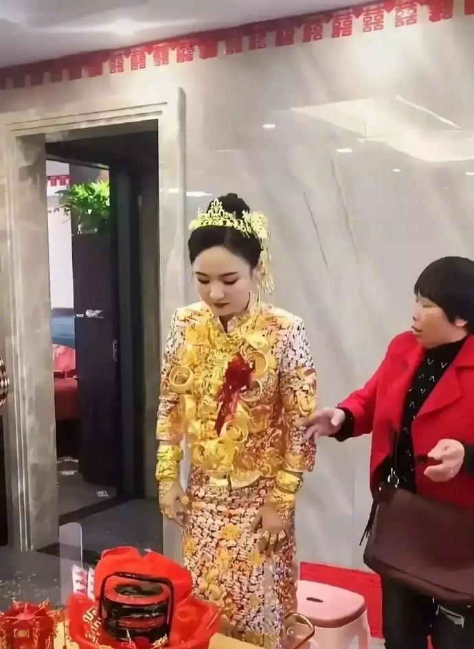 天哪！金价飞涨，是不是福建闽南地区的新娘子炒起来的？不得不佩服福建人的豪横，看这