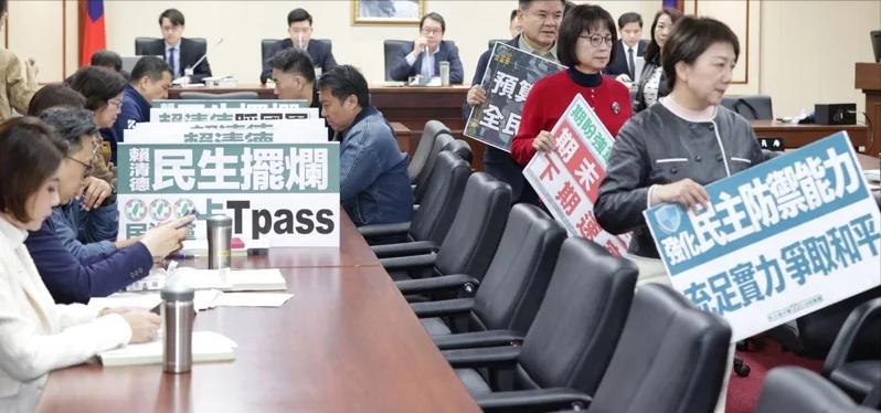 “能买的武器都有”，国民党版军购草案即将出炉台“行政院”提出1.25万亿元新台