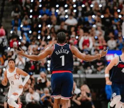 杜兰特连续两场30+，哈登连续2场37+，要不哥俩再联手一次吧，刚好火箭需要一位