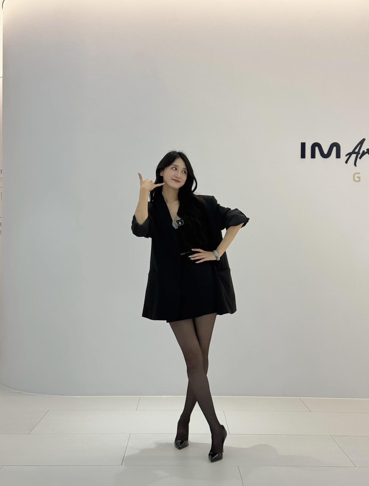 什么的女人,更有魅力?有内涵的女人，丰富的知识底蕴使她充满吸引力。