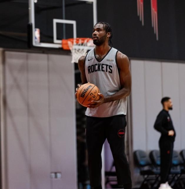 火箭队下一场的首发应该悬念不大，因为多位球员像是申京、杜兰特等核心球员轮休，下一