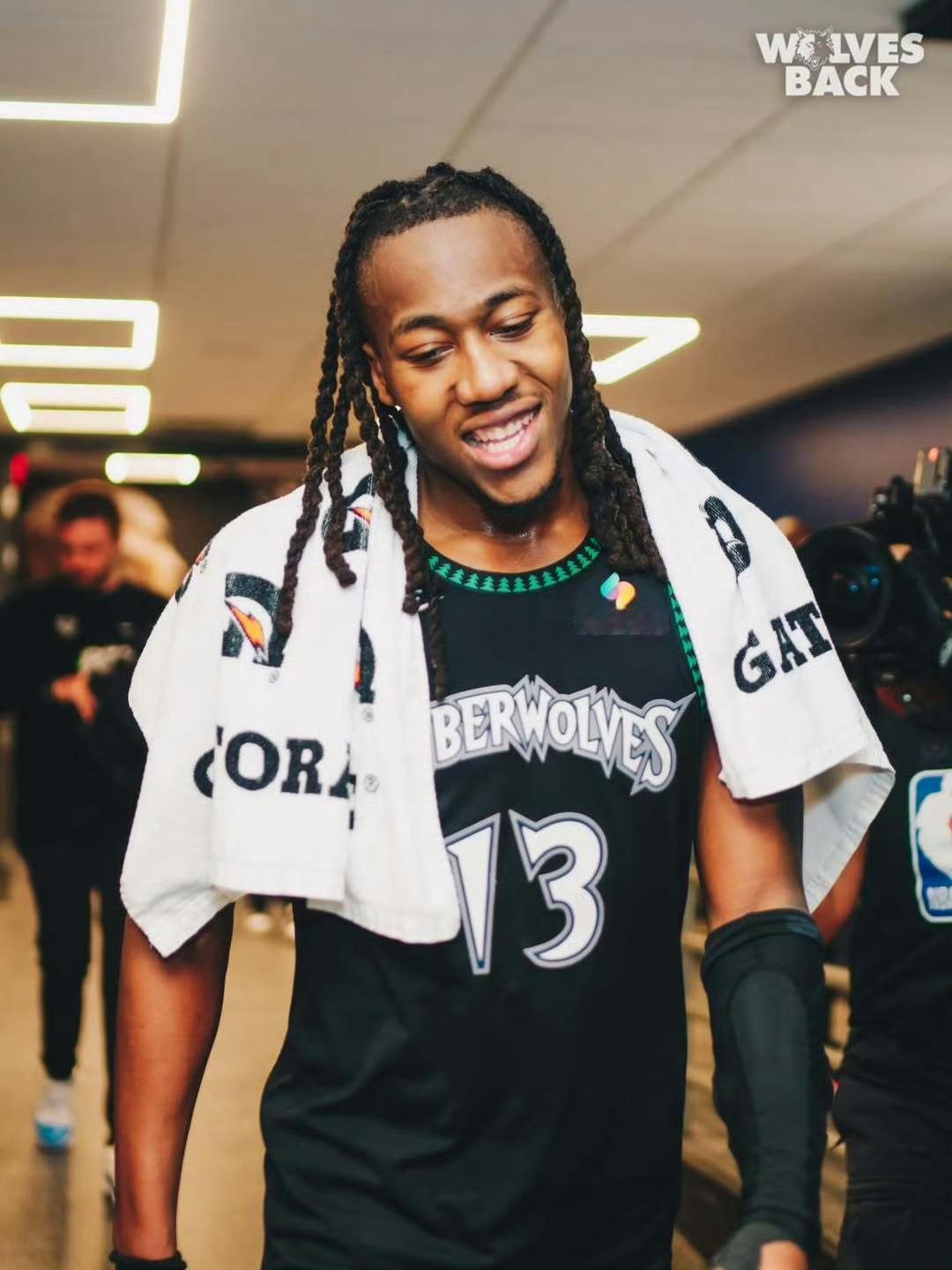 真是越想越气啊，如果当初能从公牛交易来多森姆就好了！不只是长得像哈登，就连球衣