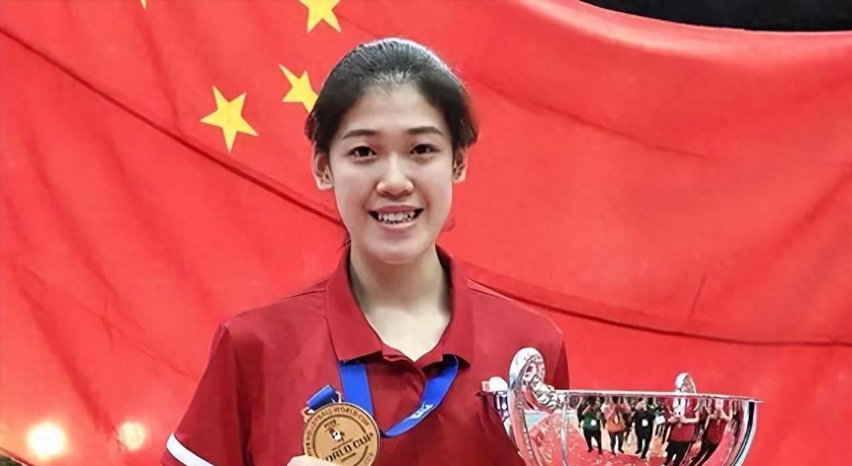 中国女排真的没有李洁莹的位置了吗？一个25岁正值单打之年的核心主力，在面对央视