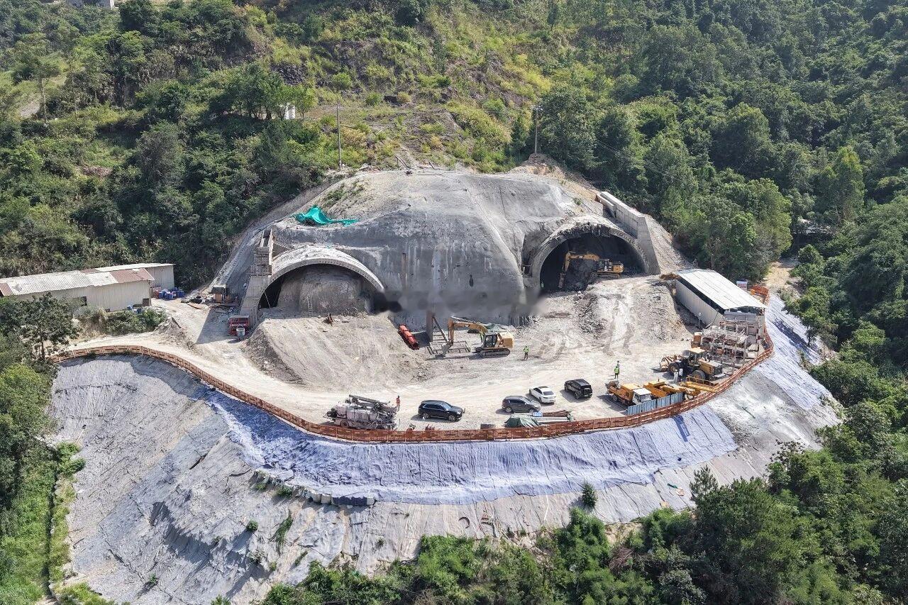 双福高速象鼻山隧道已正式进洞施工