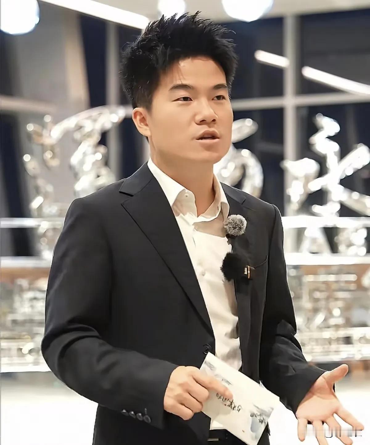 现在很多人为什么反感董宇辉，有网友说；记得几年前董宇辉直播卖过一次玉米，当时网友