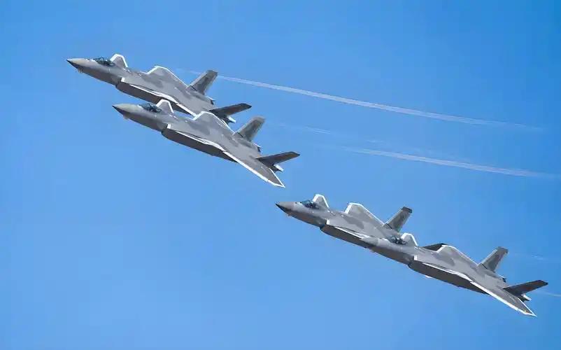 网友说，泰国打了仗，没有见到泰国经济崩溃了；印度打仗，没有看到印度经济崩溃；巴基