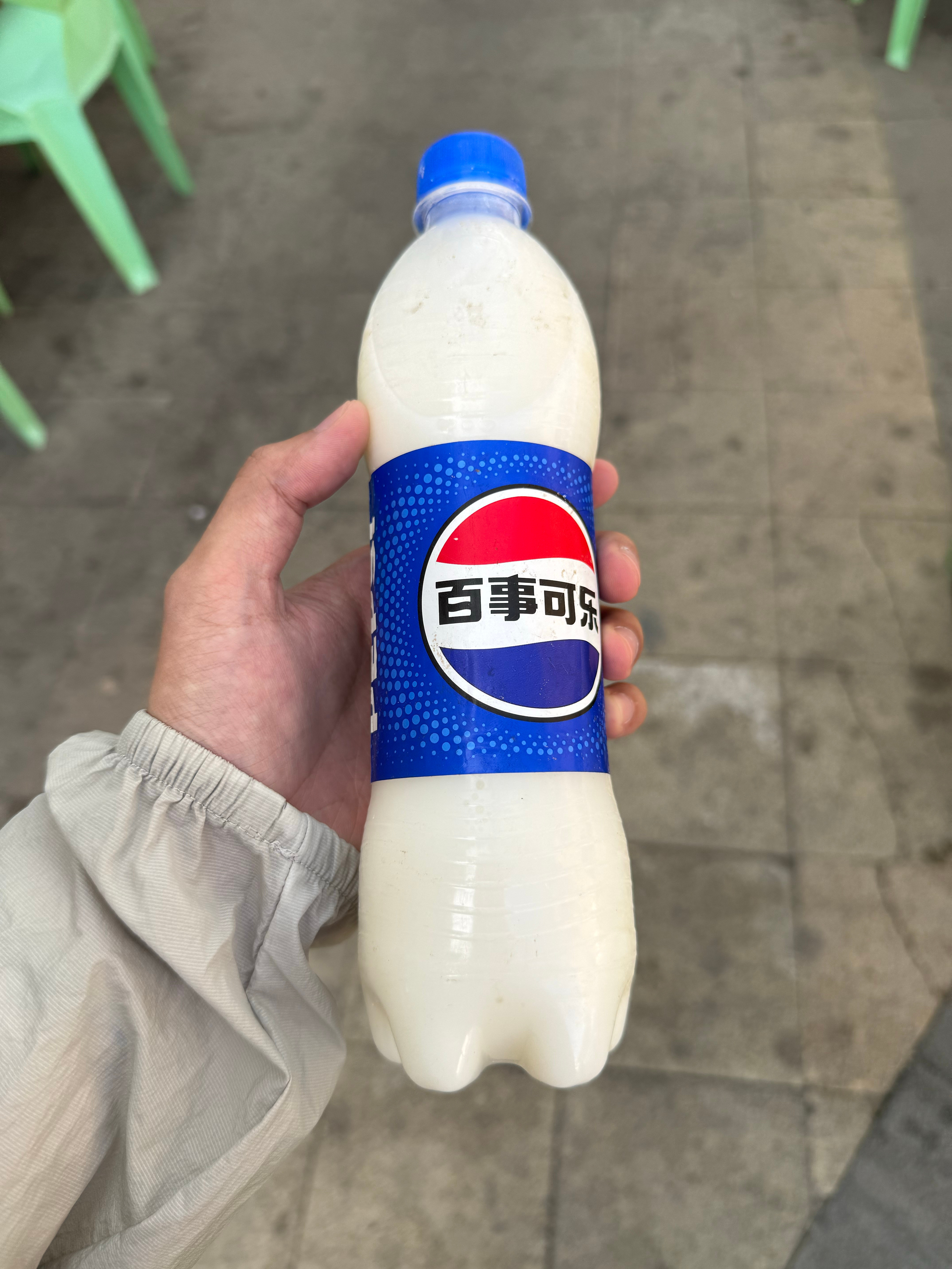 纯正原味刚挤的马奶真的，味道贼刺激建议来新疆的人一定要尝尝[吐舌头眯眼睛笑]​​​