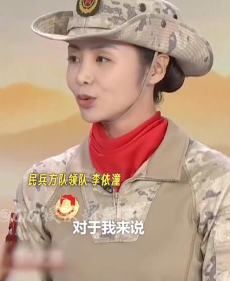 35岁美女乡长阅兵走红！已婚有俩娃，事业家庭都完美李依潼虽然不是天生的