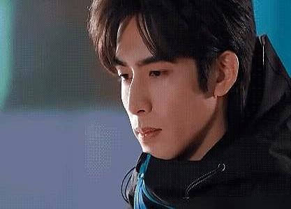 《骄阳似我》这拉扯感，真把人急死！20-21集预告里，聂曦光（赵今麦饰）听