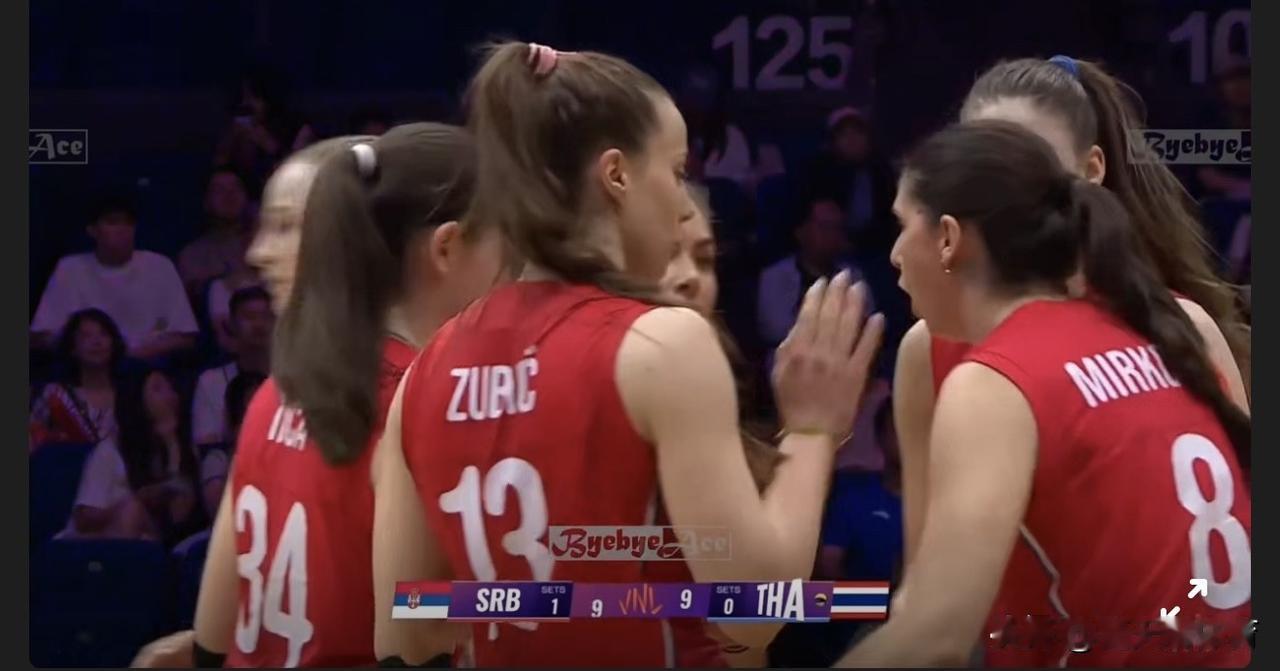 熟悉的泰国女排，也是熟悉的顶级白忙活！第一局泰国18-23落后塞尔维亚，主教练两
