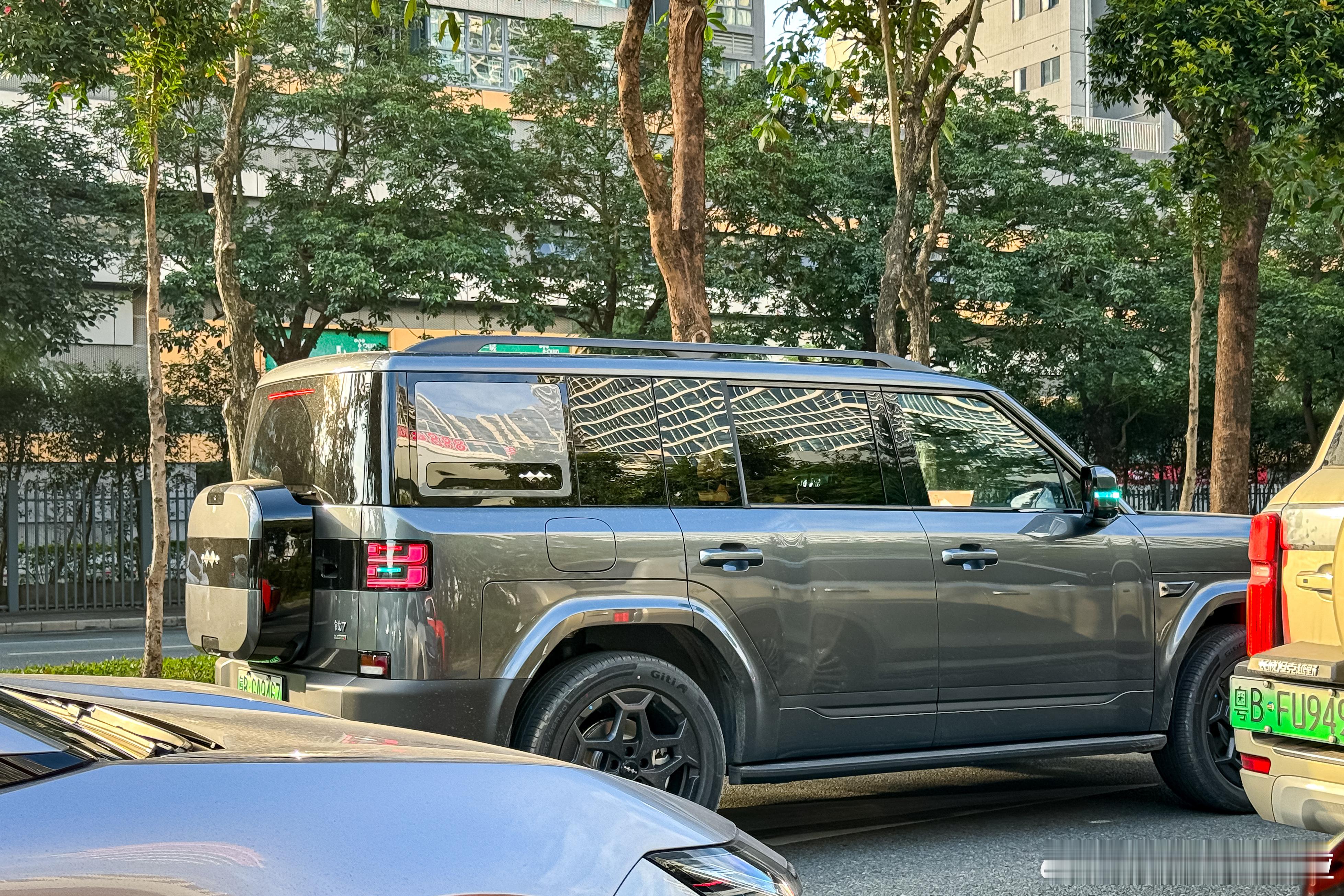 方程豹钛7这造型和尺寸卖20万确实可以，销量这么好也就能理解了。而且早上我