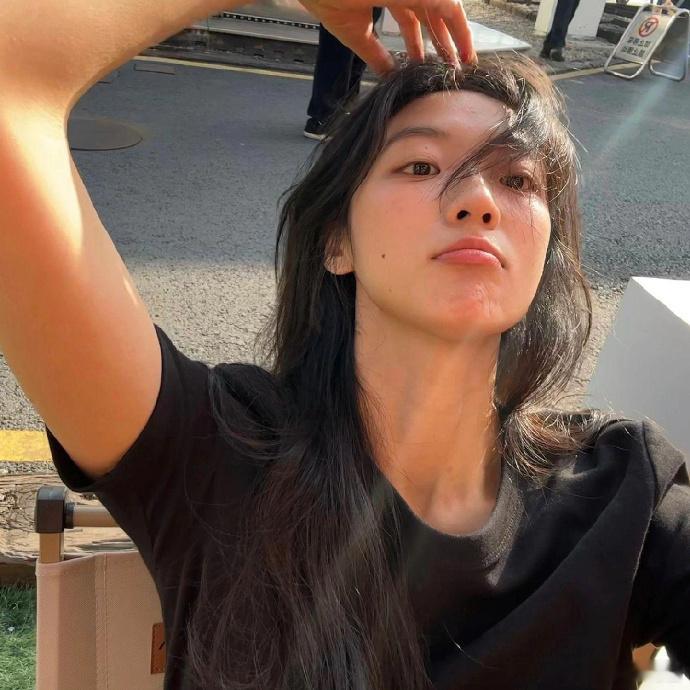 孙千谁懂！！太吃这种松弛又灵动的颜了