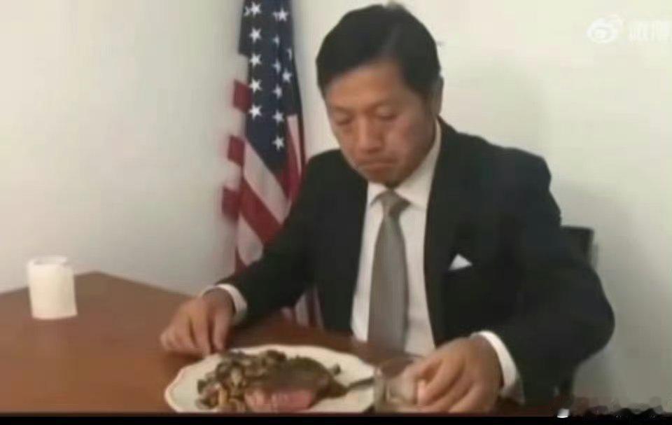 殖人，润人完全不是意识形态造成的！它们无法接受的是中国人的身份，和无法改变的肤色