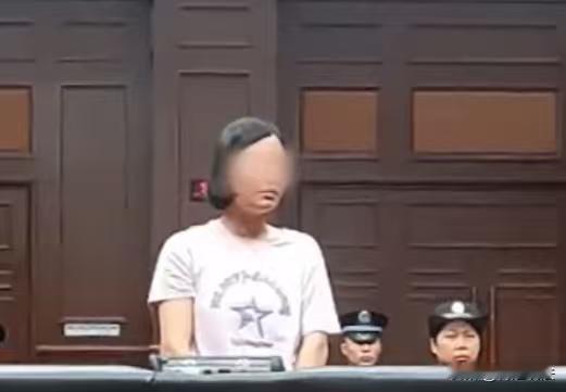 福建厦门，女子在网上谈到了一个男朋友，相识后二人开始同居。没想到这俩人竟然有一个