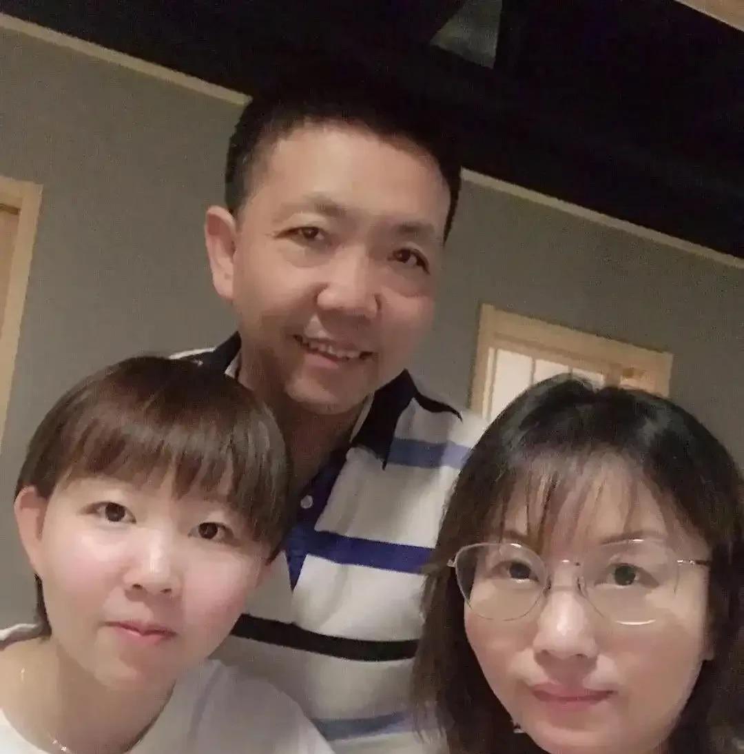 朱雨玲夺冠赛后淡定让把掌声给陈熠就算了，没想到朱爸爸更加淡定，放话让朱雨玲赢就赢