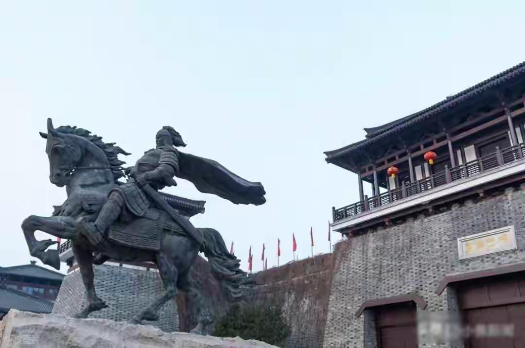 日薪500到800元，就按最高800元计算，每周正常工作时间是5天，如果不加班每