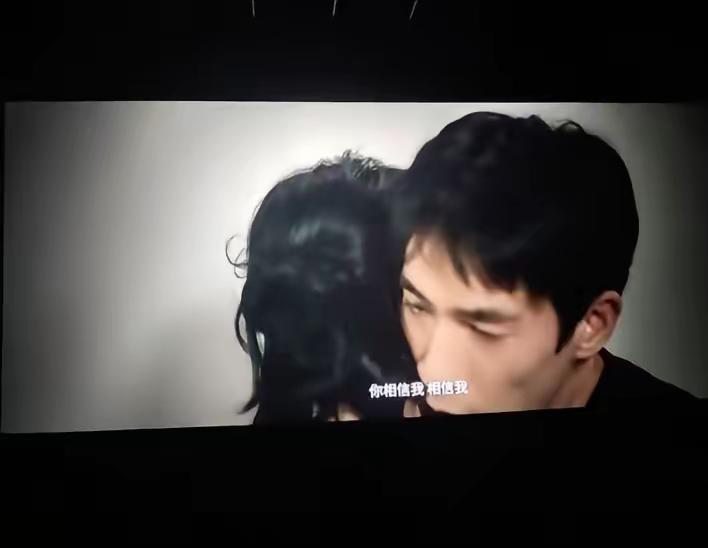 幸福是可以演出来的，万家灯火的背后，尽是男人的出轨，是欺骗。如果你和你老婆闹矛盾