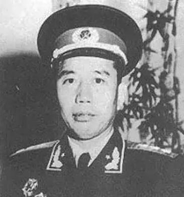 在谈及新疆问题时，毛主席说过一句名言：“新疆的完整要感谢两个湖南人啊！一个是左宗