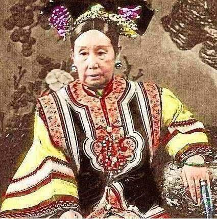 近代中国的三大罪人，差一点导致中华亡国第一位：慈禧太后。她的所作所为简直罄竹