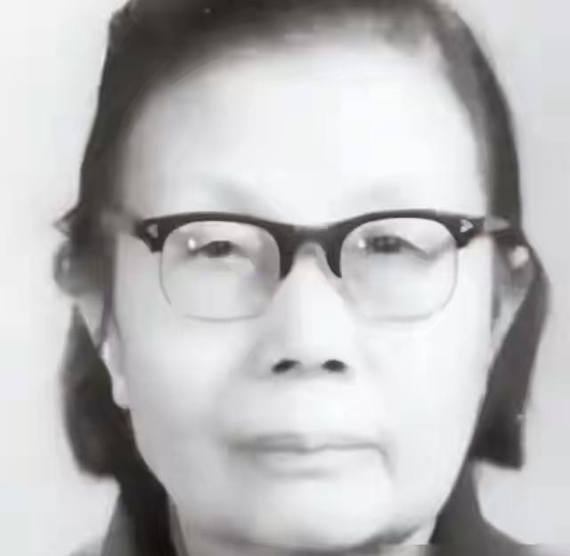 1939年6月，刘英从莫斯科途经新疆终于重返延安。见到毛主席后，刘英直接说贺子珍
