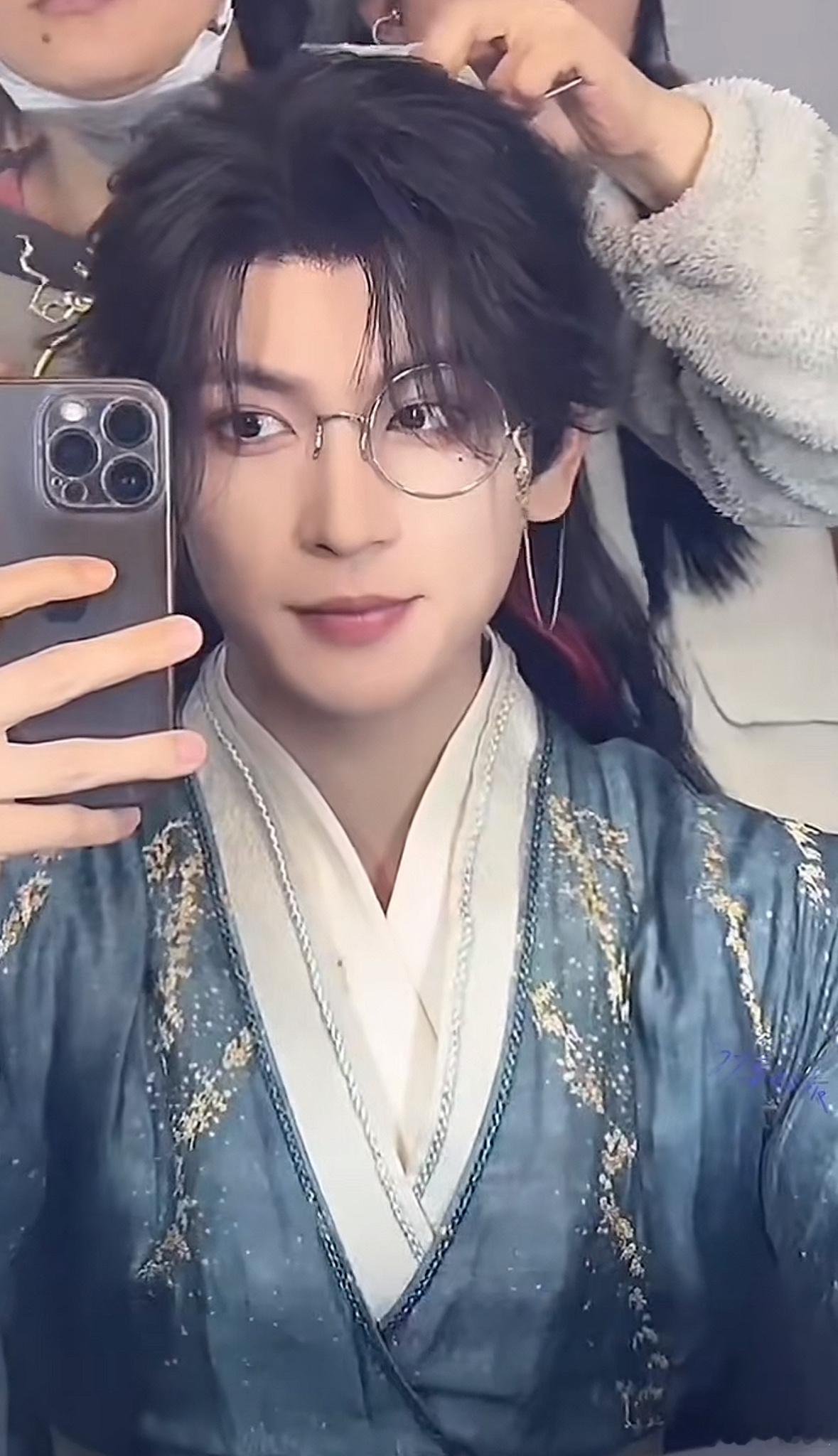 长期脑力劳动就会向往体力劳动长期脑力劳动，大脑就会想偷懒，不想动脑，爱看帅哥美