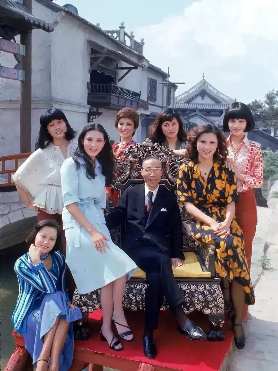 过着如皇帝般逍遥自在的生活，香港娱乐圈的大佬邵逸夫先生的一生，真是令广大男性朋友