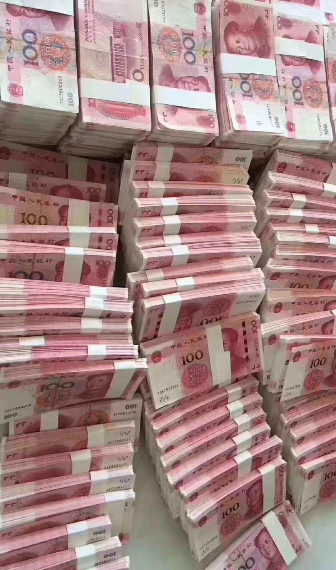 网上老有人说攒够100万就能躺平，可真有这么简单吗？先算算利息和开销这笔账。现在