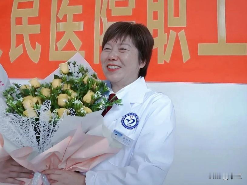 今天退休4年的云南张莉辉上了热搜，她长期在蒙自市人民医院工作，可以说把青春都