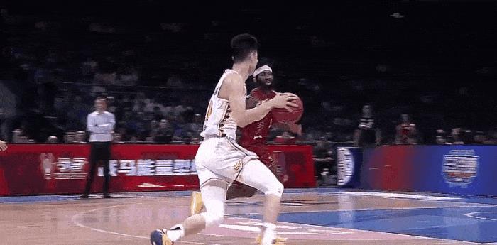 朱俊龙真乃CBA第一硬汉！！！今日CBA总决赛广厦男篮与北京男篮的G4比赛第三