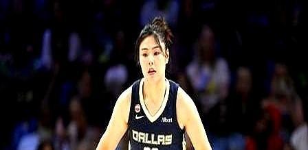 李月汝在WNBA只打了11分钟。10分，7个篮板，0失误。这组数据，要是搁任何