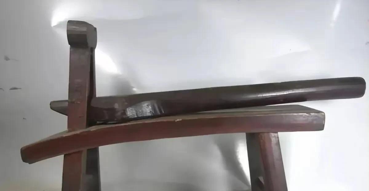 这老物件看着有点眼熟，70.80后小时候家里说不定有！有人知道它是干啥使的不？感