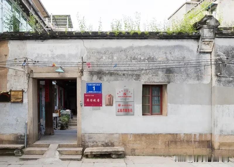 《沉默的荣耀》国庆期间播出可真是释放了重要信号。它把历史抬上桌面，让很多人第一次