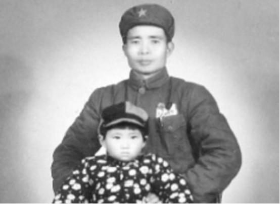 1954年秋，毛主席的堂婶邹氏来到北京，住在时任总后勤部某处处长的儿子毛泽全家。