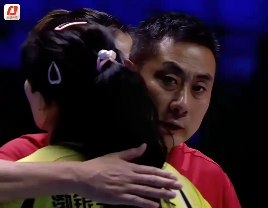 别光盯着陈方喊下课了。天津女排输山东，根子在一个所有人心照不宣的词：李盈莹依赖症