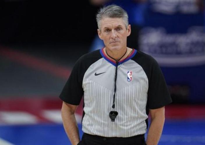 北京时间6月3日，NBA官宣今年总决赛裁判大名单，由名哨福斯特、“托尼兄弟”、扎