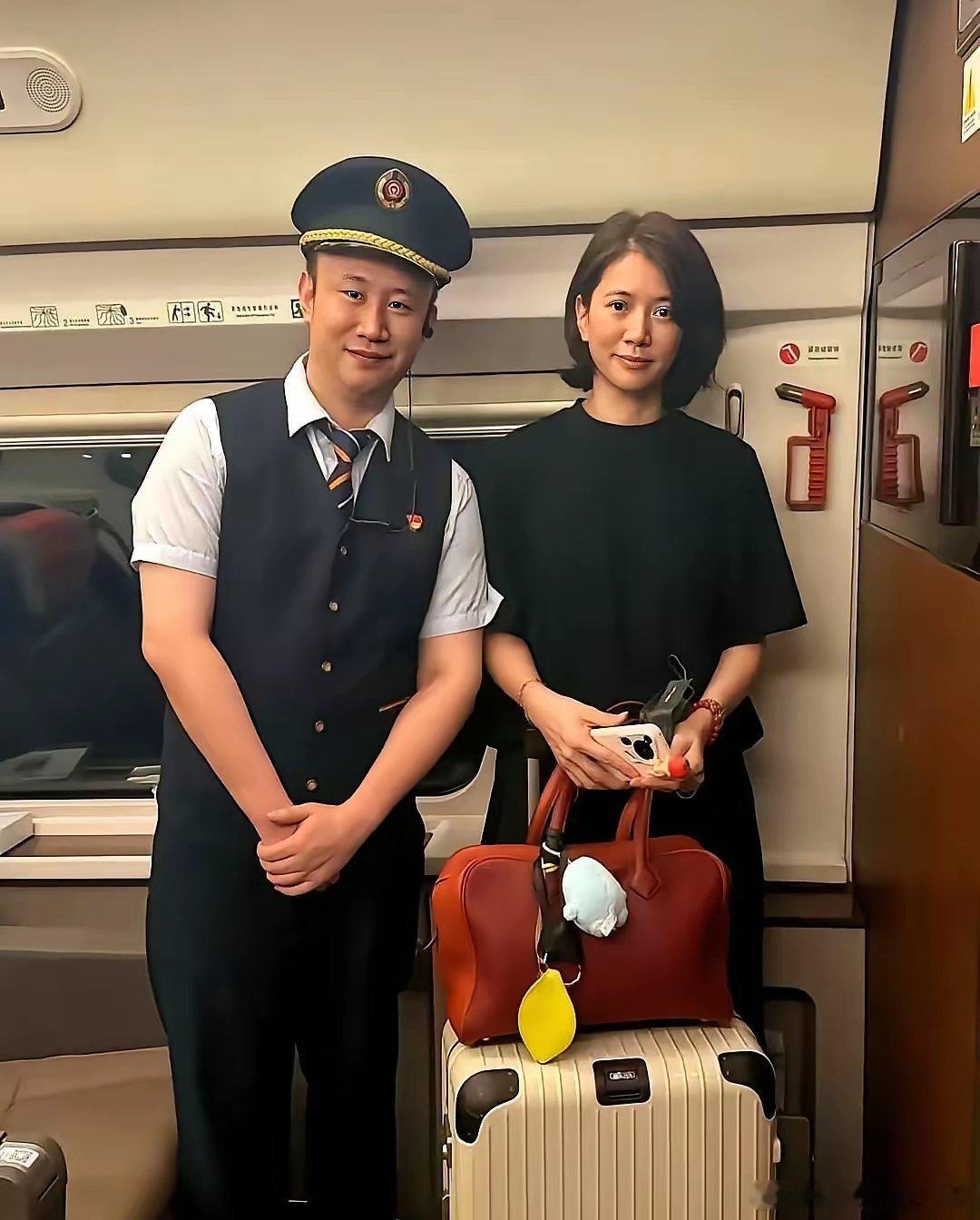 54岁袁咏仪像34，57岁周慧敏像奶奶，58岁邱淑贞像女儿，三位只差三四岁却差出