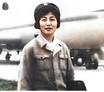 1982年，一女飞行员驾驶运输机从张家口机场起飞，当飞机爬到700米高空时，一架