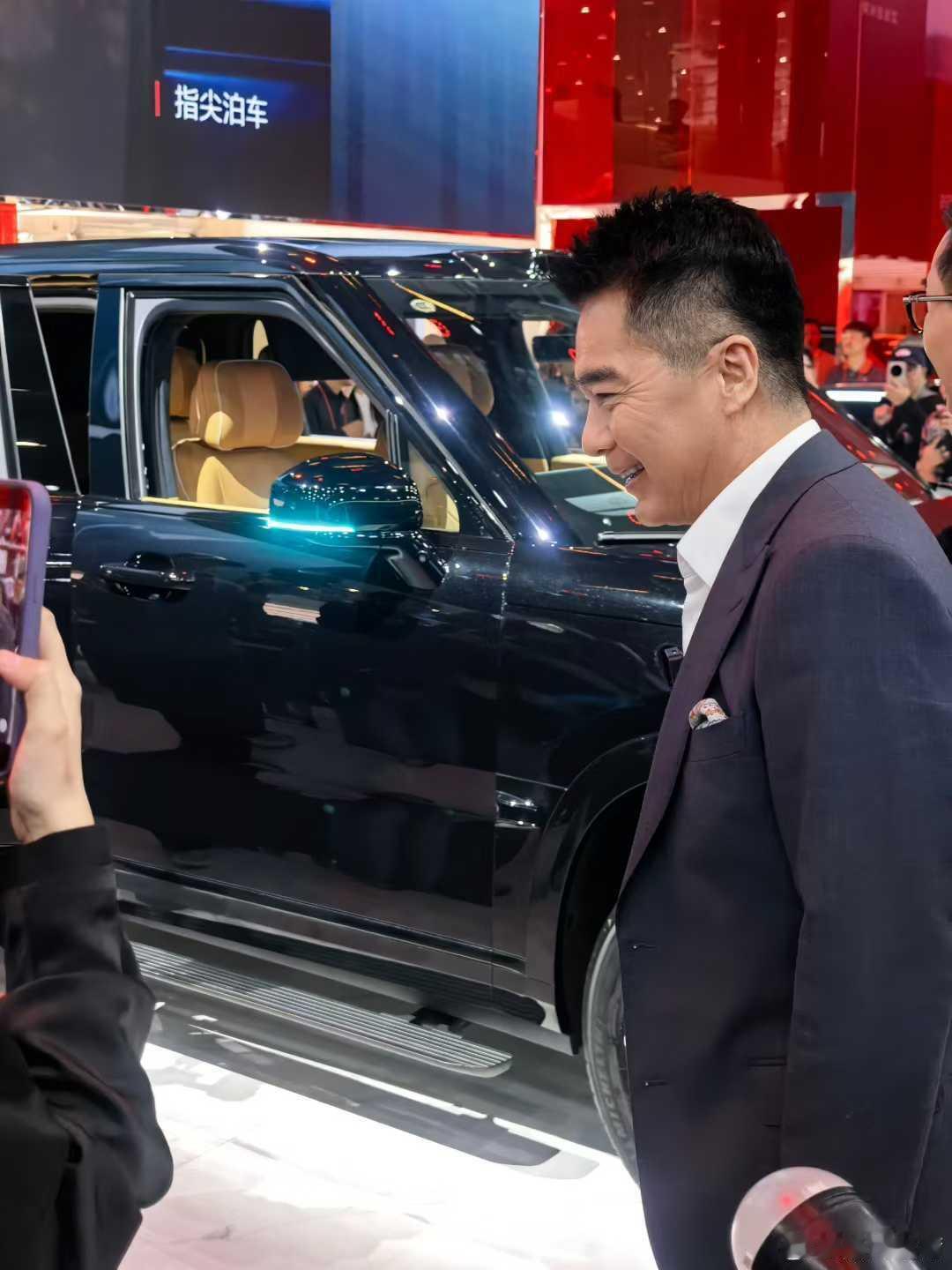 2025广州车展现场解锁和。看真人确实不一样。