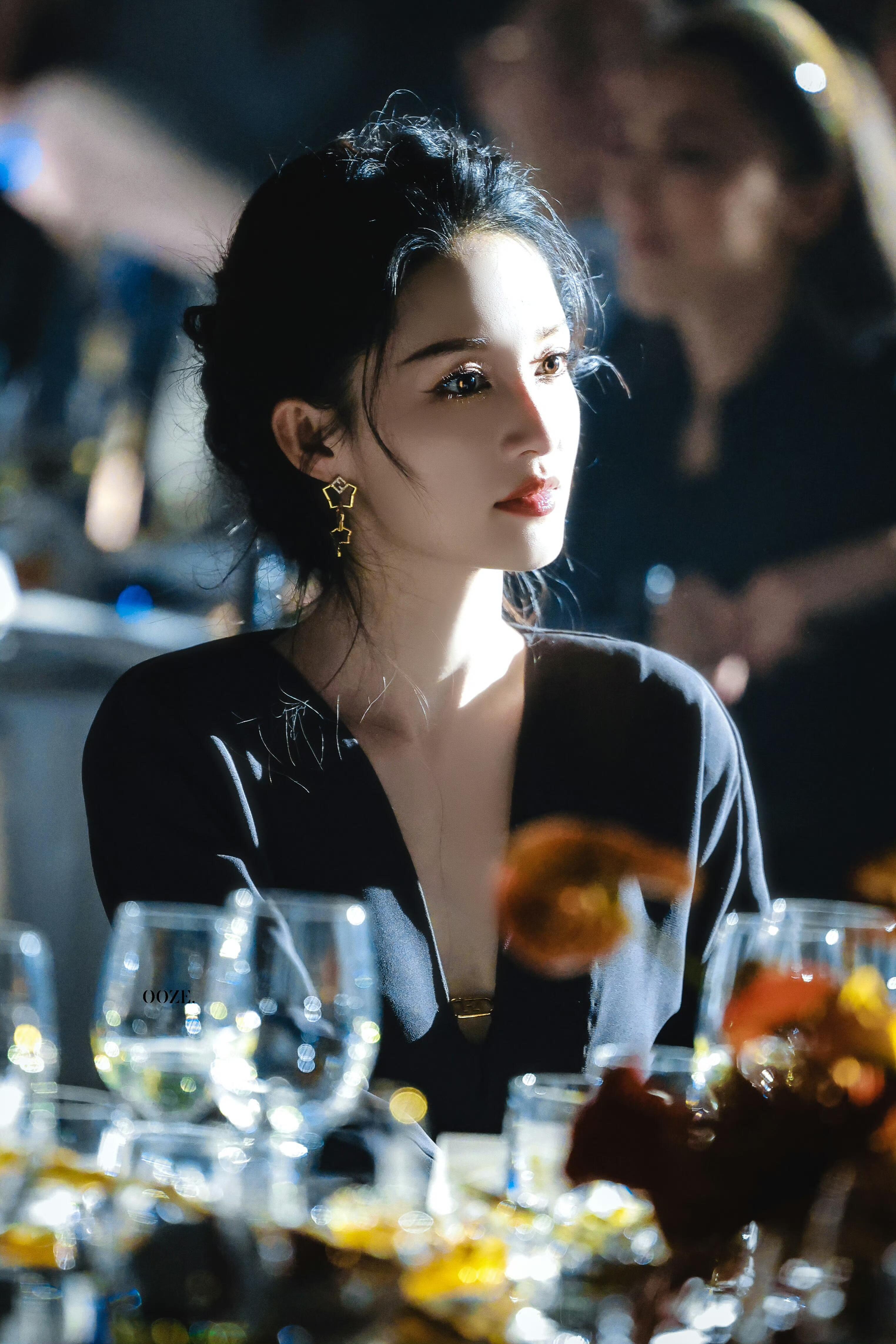 她美得在发光✨