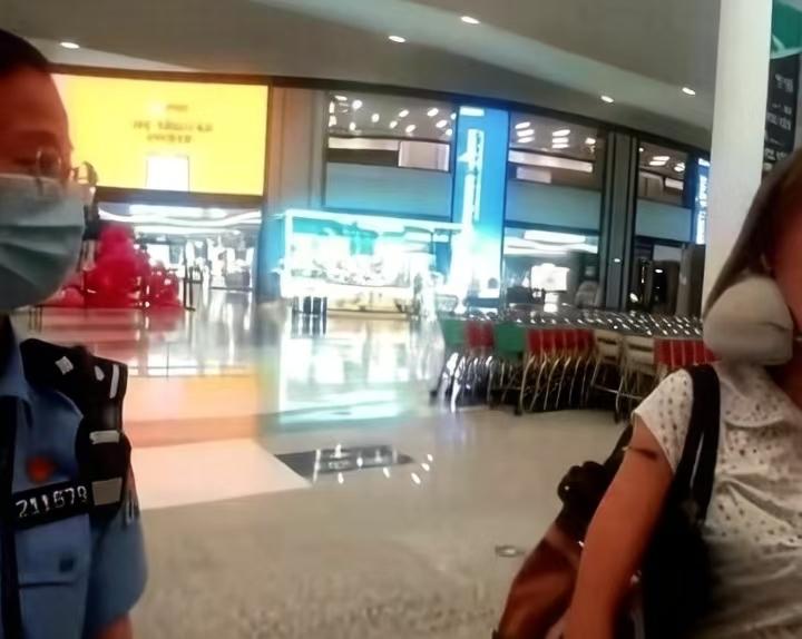 杭州萧山机场，有一名女大学生正在读书，差点跟一个“喜欢她”的境外男子飞往金边，手
