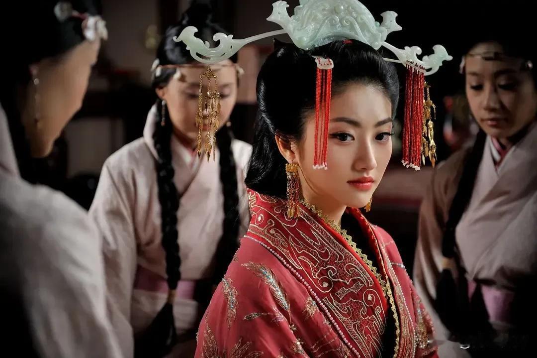 读历史发现，有些女子被冠以“红颜祸水”实属冤枉，今天要为花蕊夫人平反。五代十