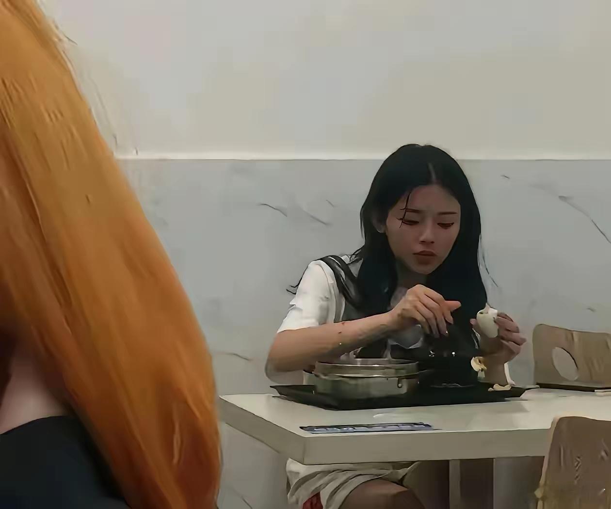 杨超越虎鲸当初厂里的杨超越，谁能想到她后来会成为顶流啊✨当年那句“我要出去闯一