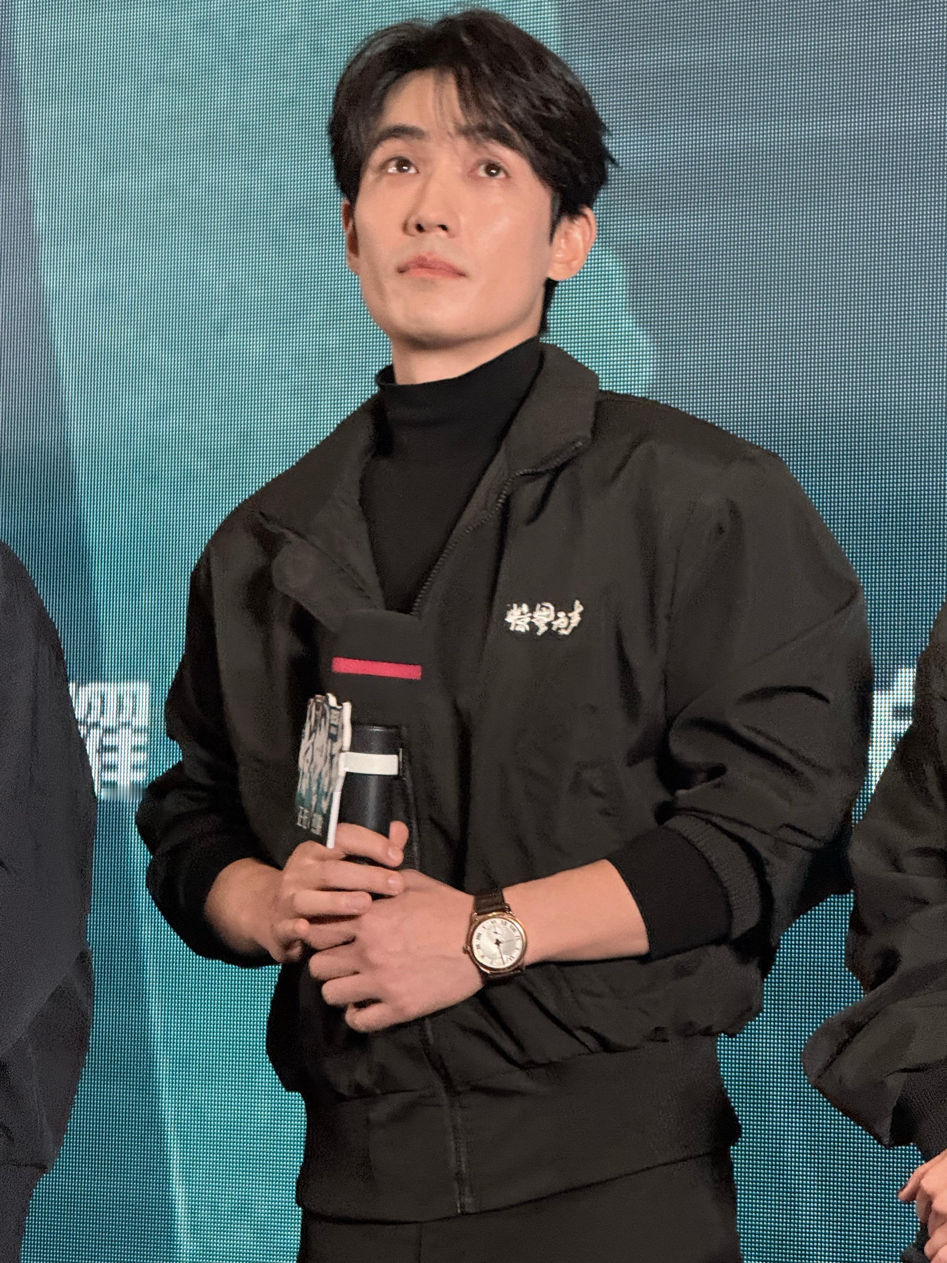 《惊蛰无声》豆瓣也出分了，6.3，但我个人觉得低了一点，再往上加个一星的会比较合