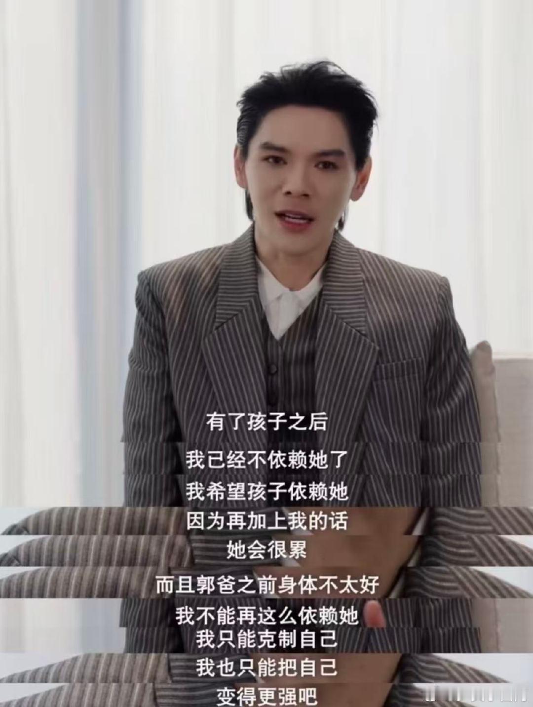 向佐回应被网友说抽象能自嘲的人一般都不坏，向佐对这些抽象表情包的心态真的比好多明
