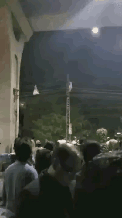 印度三哥就是牛啊，在众人仰视和仰慕的目光中，一路火花带闪电，真的是直了！根据