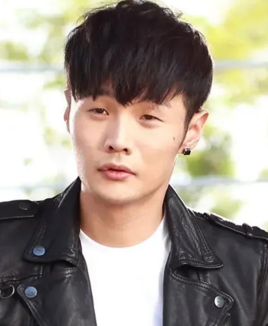 终于弄明白了为什么这次李荣浩不肯退一步不是因为他小气，也不是针对单依纯这