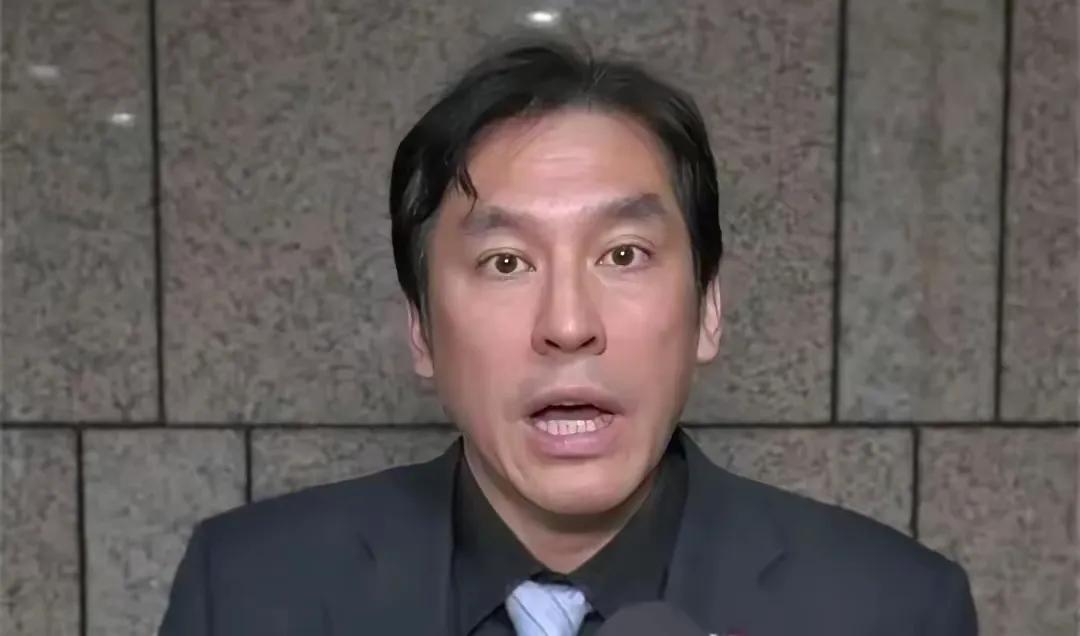 媒体人黄暐瀚今天（6月16日）上午在节目中声称：“大陆是个大国，但是他大跟我们要