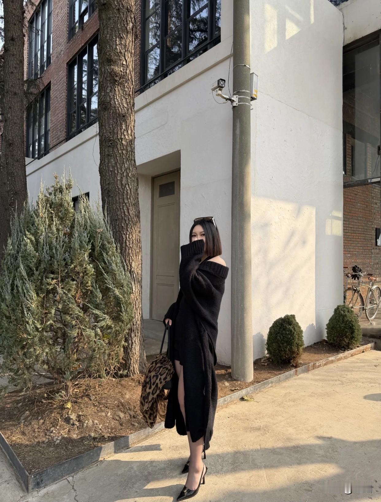 女性人像摄影作品如何有高级感?利用对比增强层次感，前景近一点，背景远一点，用虚实