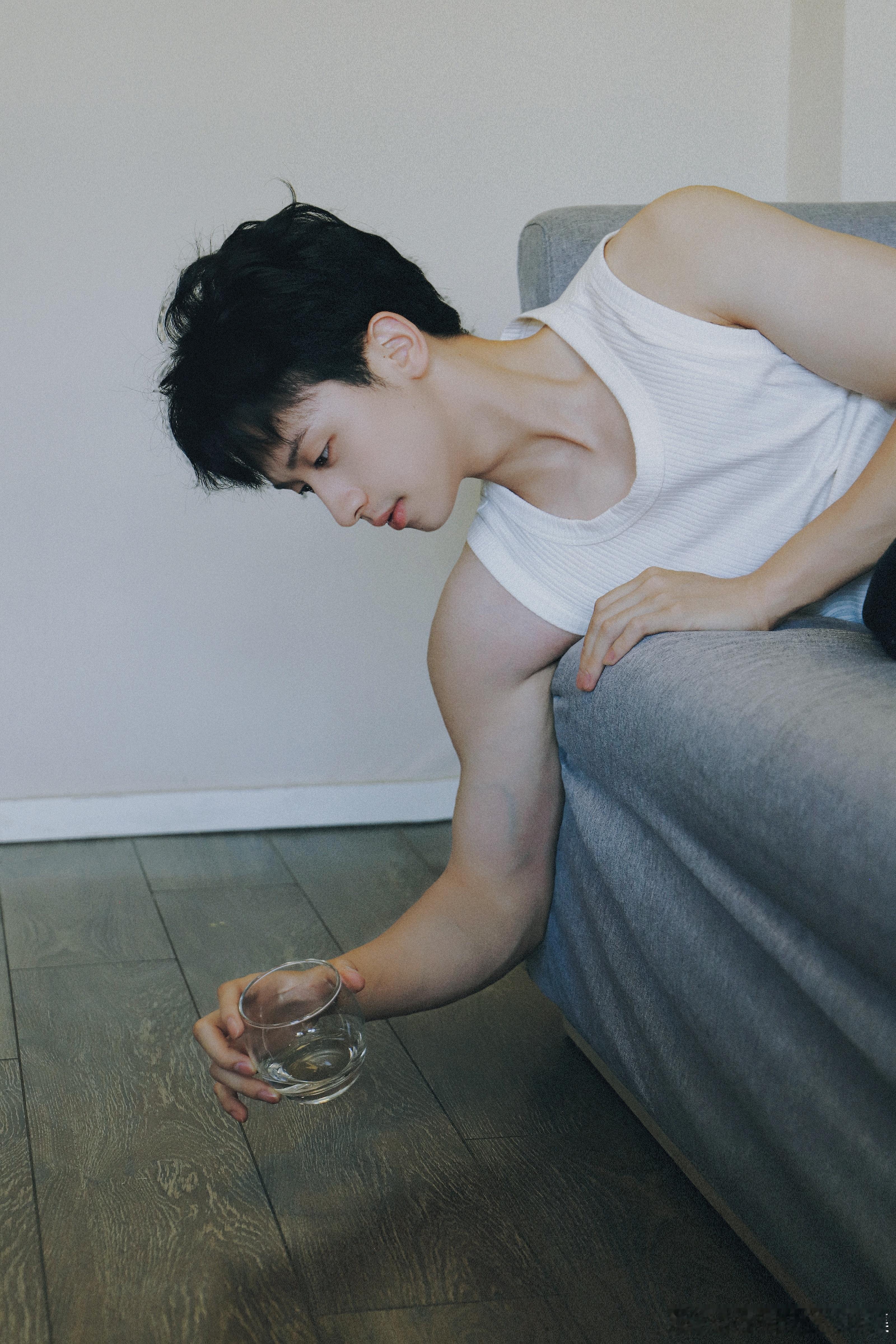 独自怀念出镜：​​​男生日系写真集​​​